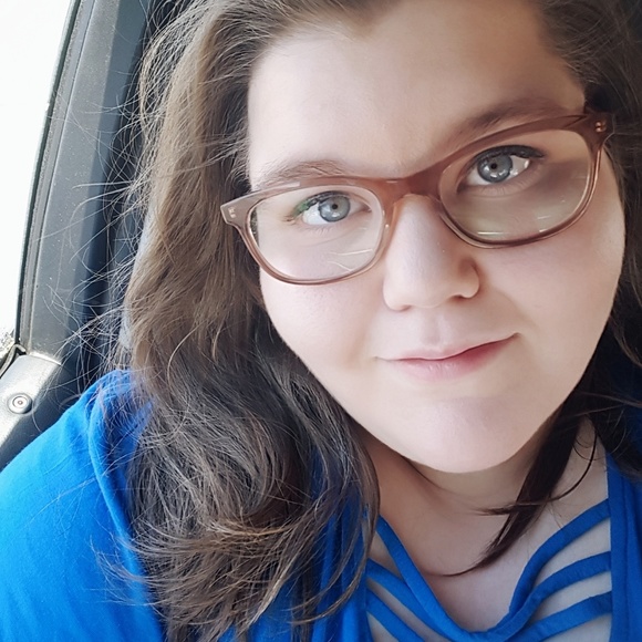 Meet your Posher, Brittany - Picture 4 of 6